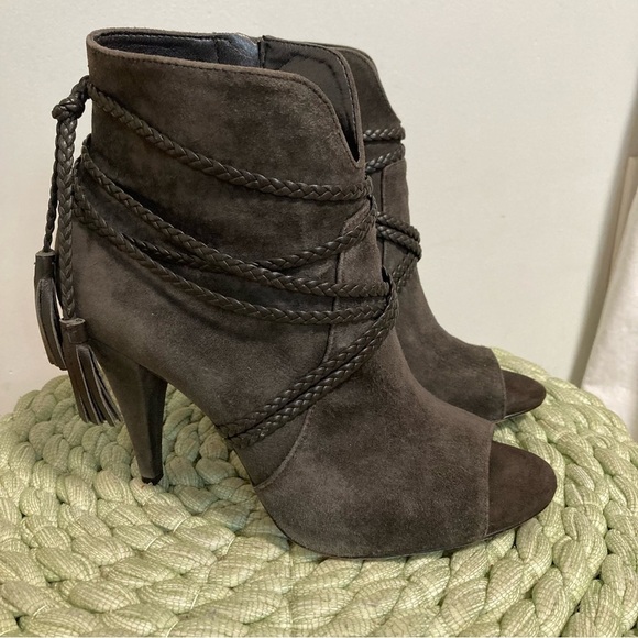 Vince Camuto Astan Charcoal Suede Leather Braided Wrap Tassel Open Toe Booties - Picture 1 of 7